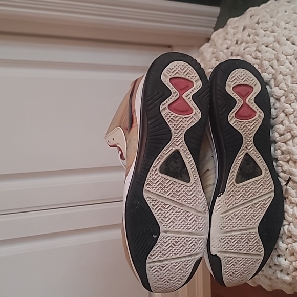 Nike LeBron James 828 - Picture 6 of 9